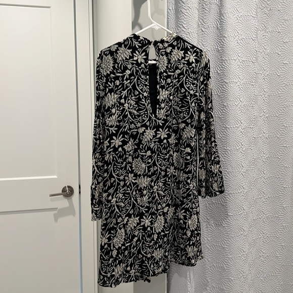Volcom black and white floral dress size S - Picture 7 of 7
